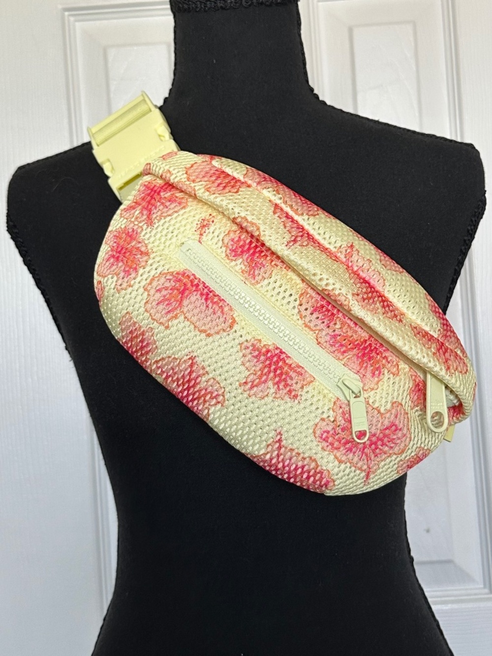 Dange Dover Ace Air Mesh Floral Fanny Pack Belt Bag